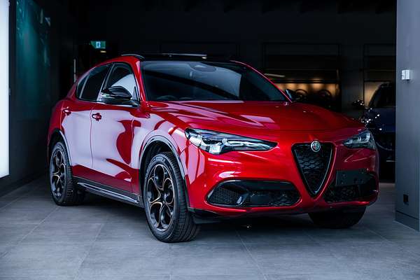 2025 Alfa Romeo Stelvio Intensa Series 5