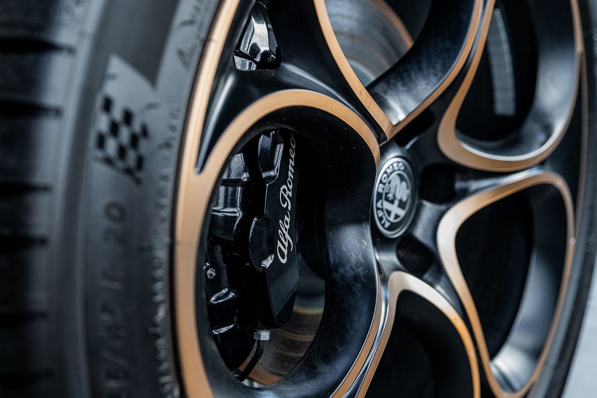 2025 Alfa Romeo Stelvio Intensa Series 5