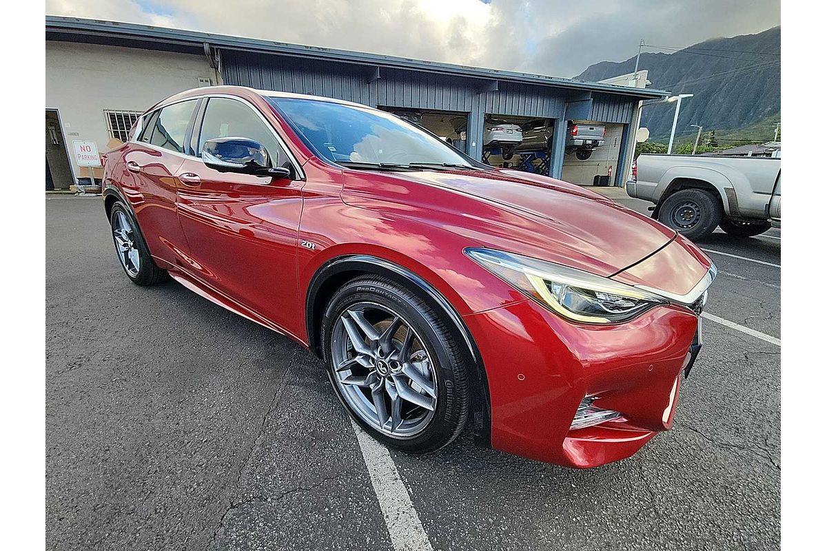 2017 INFINITI QX30 Sport