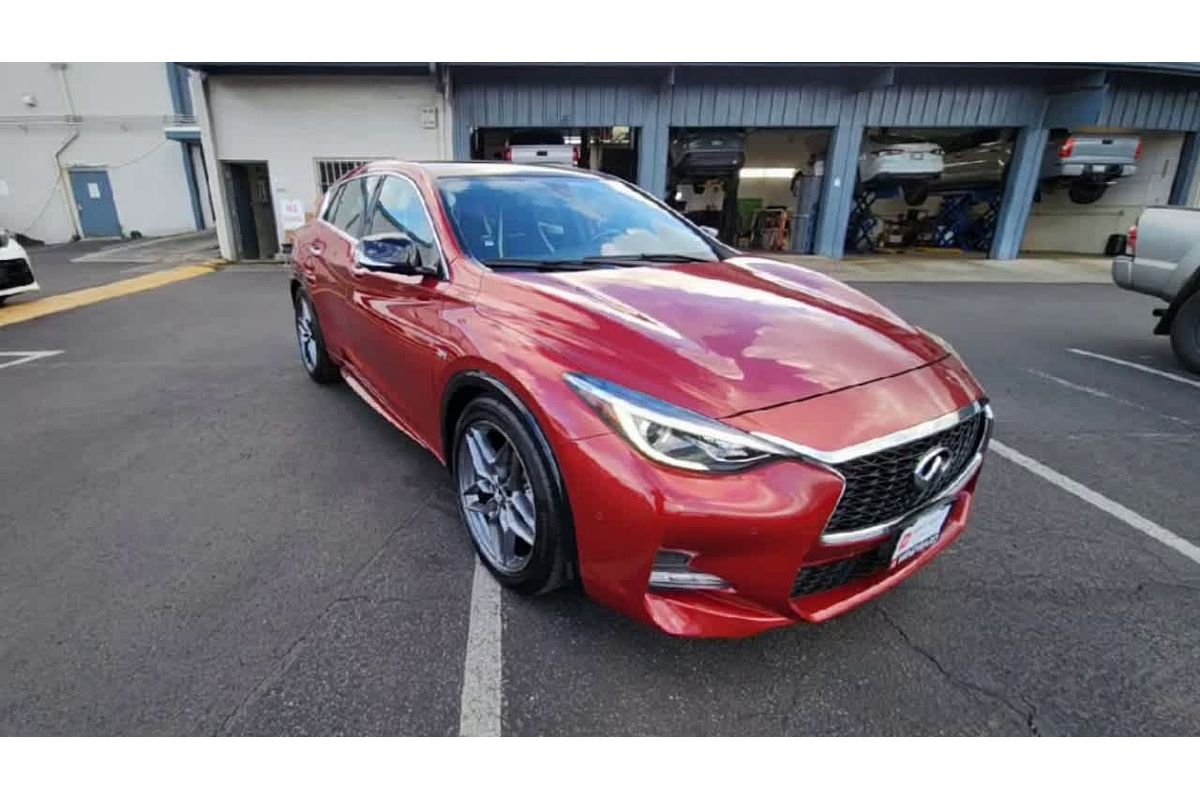 2017 INFINITI QX30 Sport