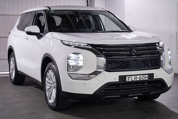 2024 Mitsubishi Outlander ES ZM