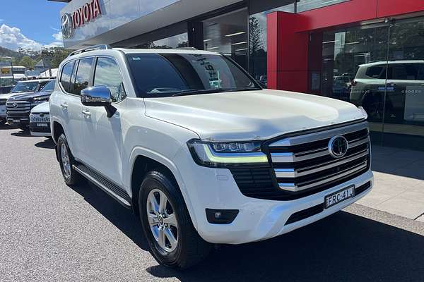 2023 Toyota Landcruiser Sahara FJA300R