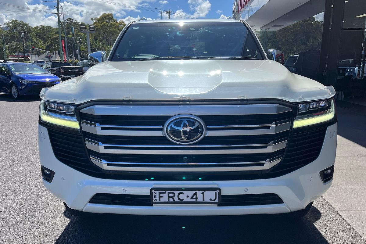 2023 Toyota Landcruiser Sahara FJA300R