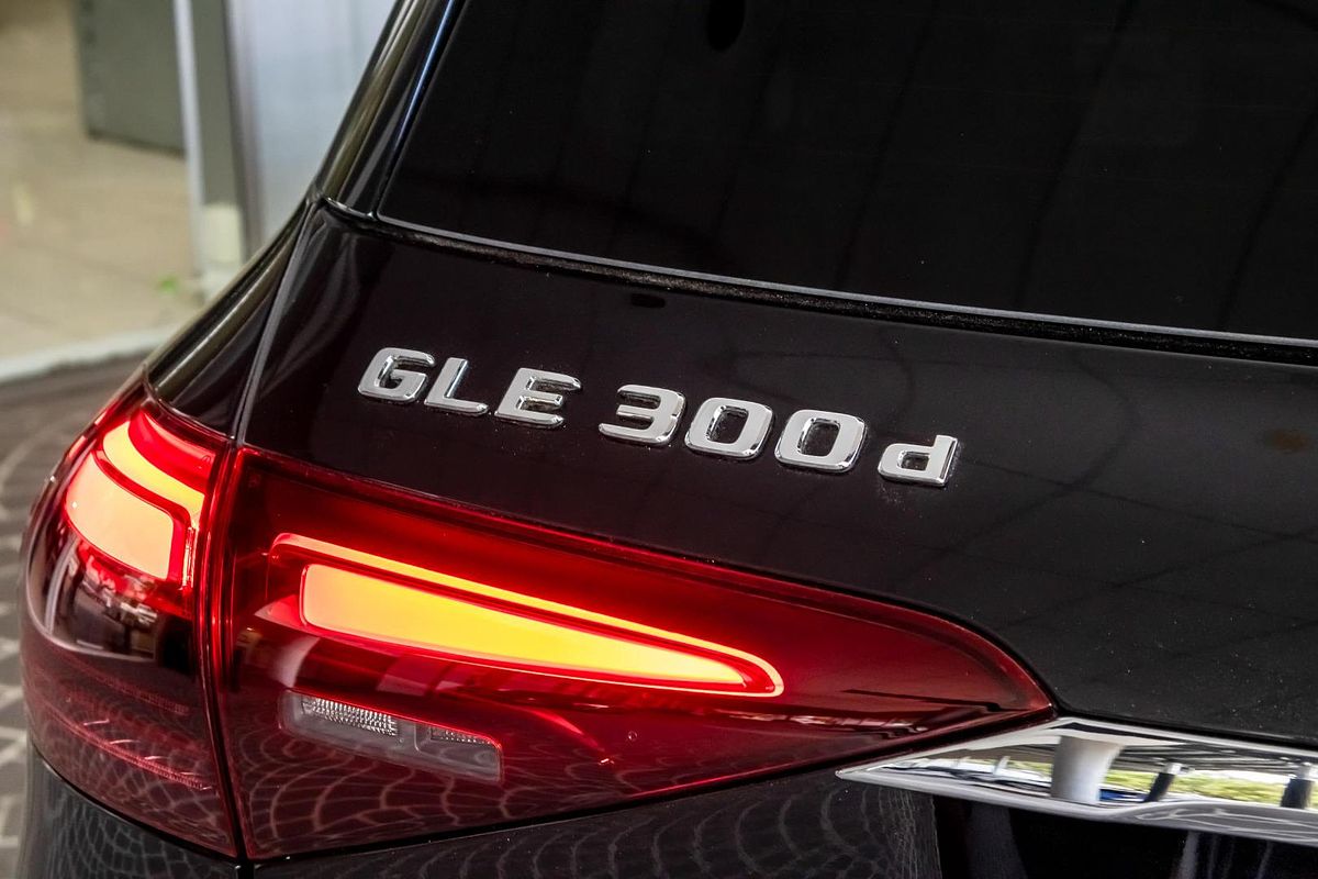 V167 805+055MY GLE300 d Editio n 7 WAG 9G 9sp