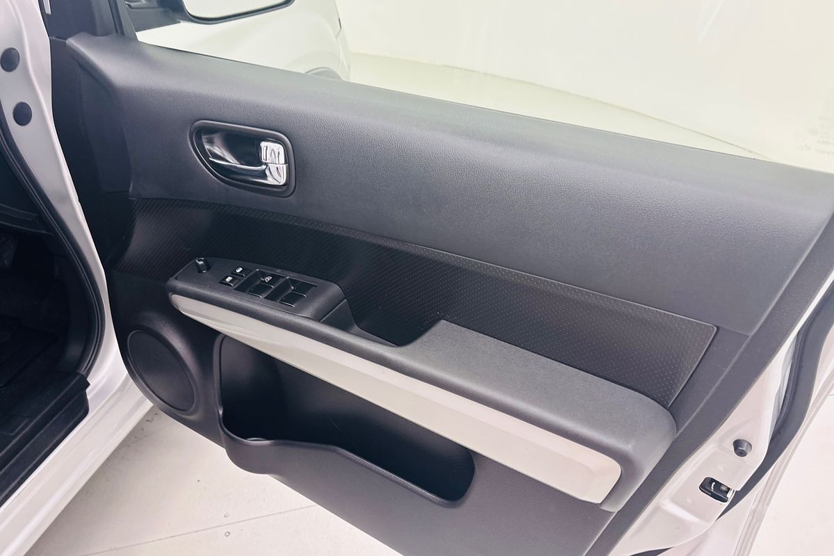 2013 NISSAN X-TRAIL ST (4x4) MAN 4D WAGON 4CYL