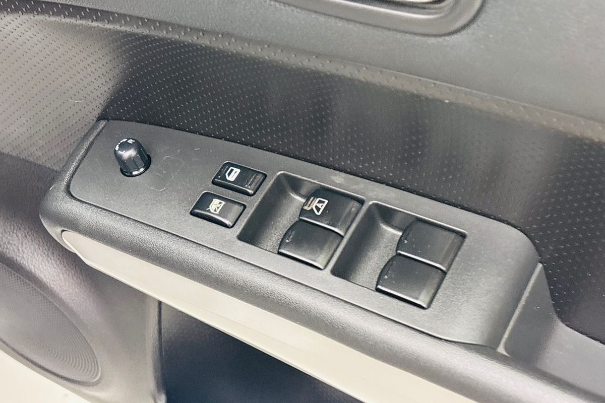 2013 NISSAN X-TRAIL ST (4x4) MAN 4D WAGON 4CYL