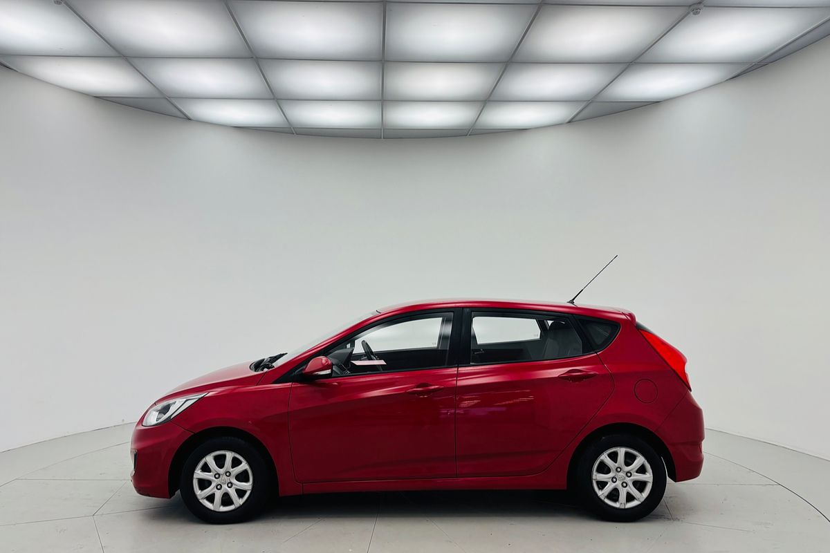 2013 HYUNDAI ACCENT ACTIVE 4 SP AUTOMATIC 5D HATCHBACK 4CYL