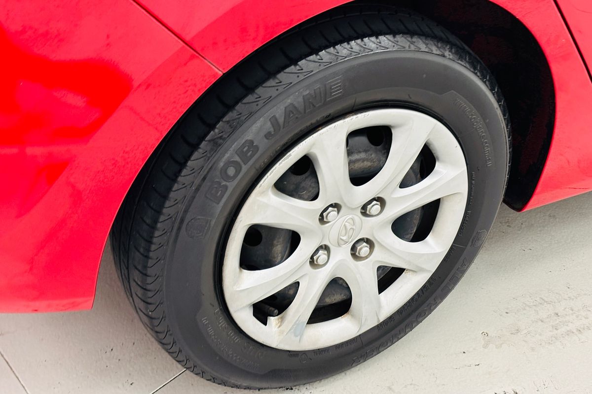 2013 HYUNDAI ACCENT ACTIVE 4 SP AUTOMATIC 5D HATCHBACK 4CYL