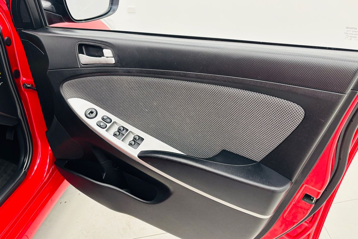 2013 HYUNDAI ACCENT ACTIVE 4 SP AUTOMATIC 5D HATCHBACK 4CYL