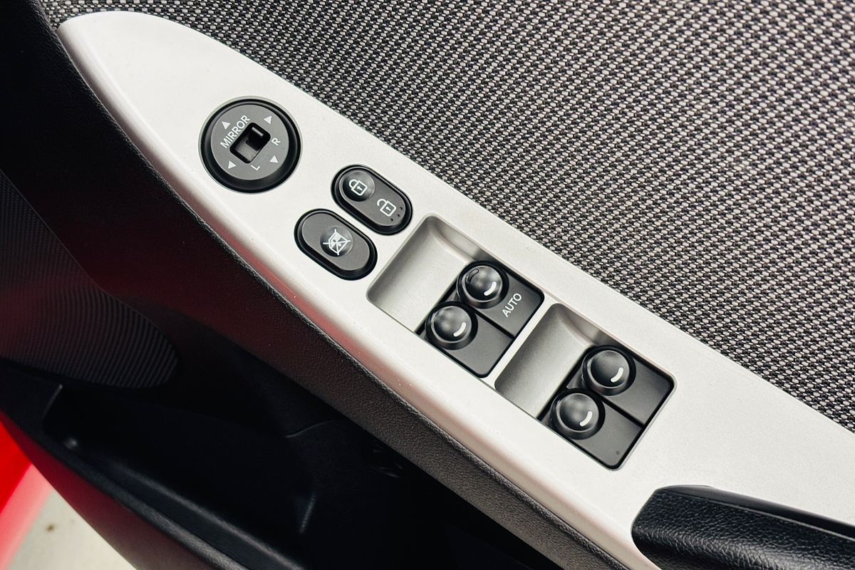 2013 HYUNDAI ACCENT ACTIVE 4 SP AUTOMATIC 5D HATCHBACK 4CYL