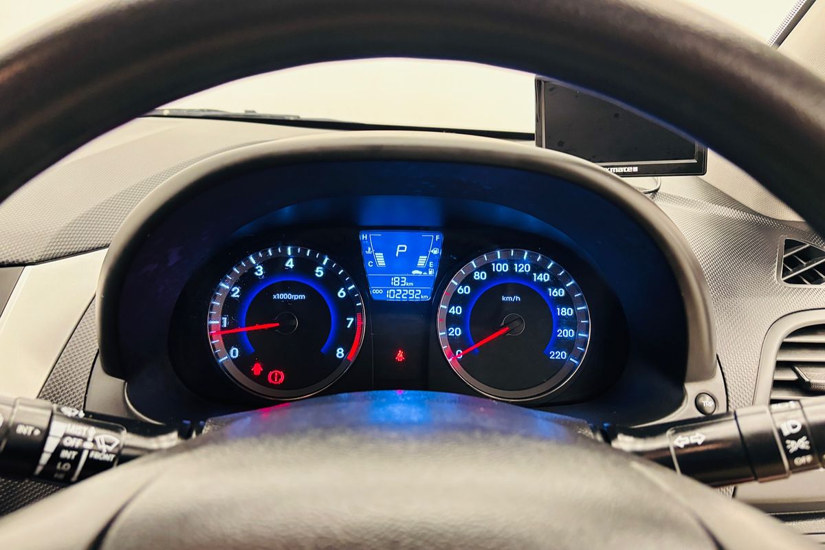 2013 HYUNDAI ACCENT ACTIVE 4 SP AUTOMATIC 5D HATCHBACK 4CYL