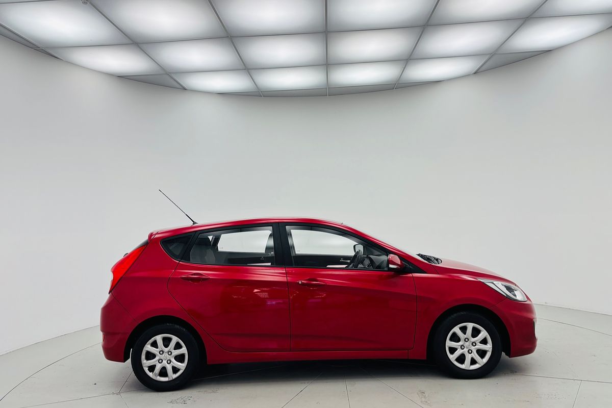 2013 HYUNDAI ACCENT ACTIVE 4 SP AUTOMATIC 5D HATCHBACK 4CYL