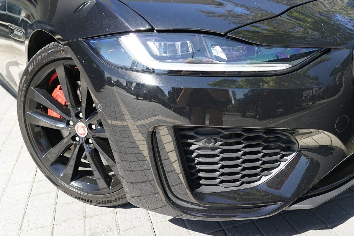 2021 Jaguar XE P300 R-Dynamic Black X760