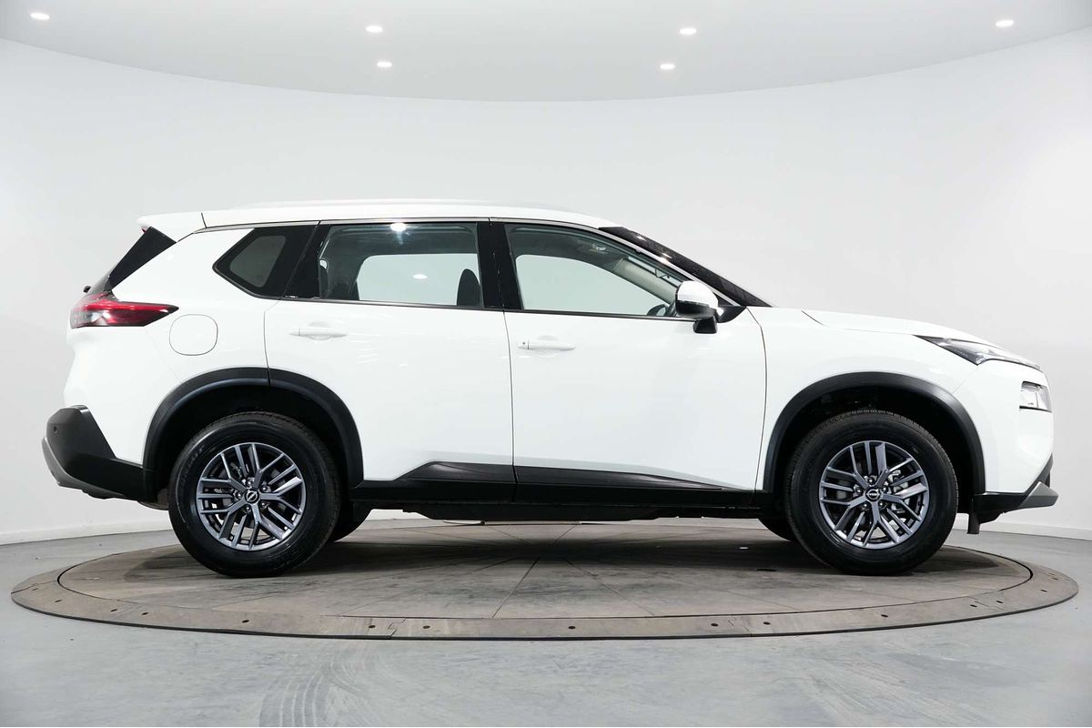 2025 Nissan X-TRAIL ST T33