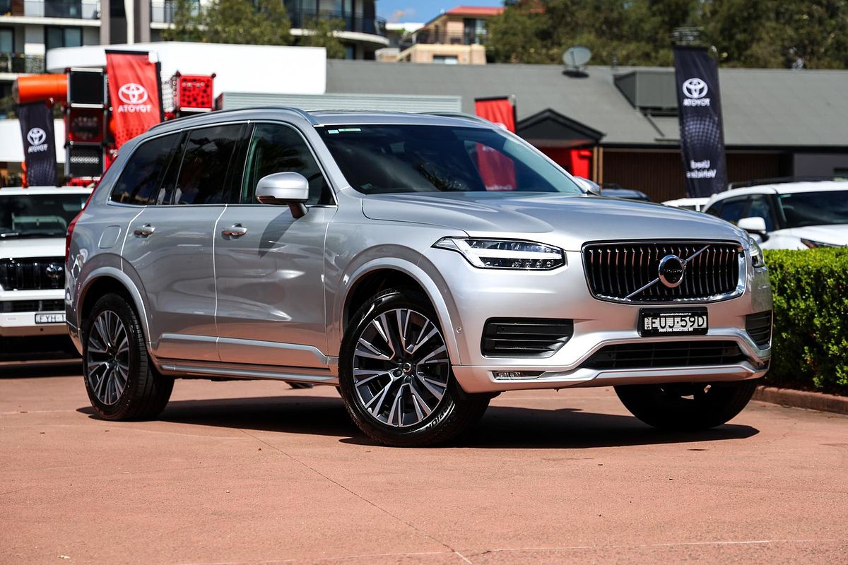 2022 Volvo XC90 B5 Momentum