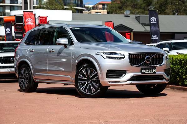 2022 Volvo XC90 B5 Momentum