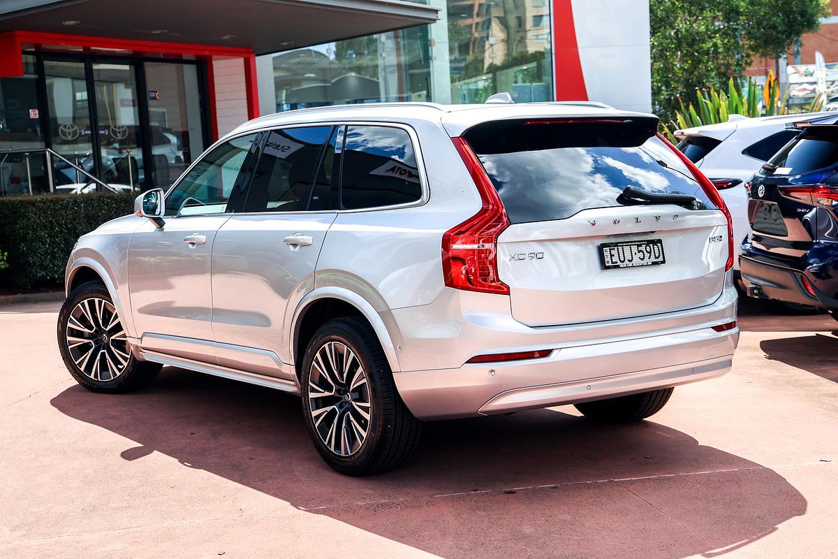 2022 Volvo XC90 B5 Momentum