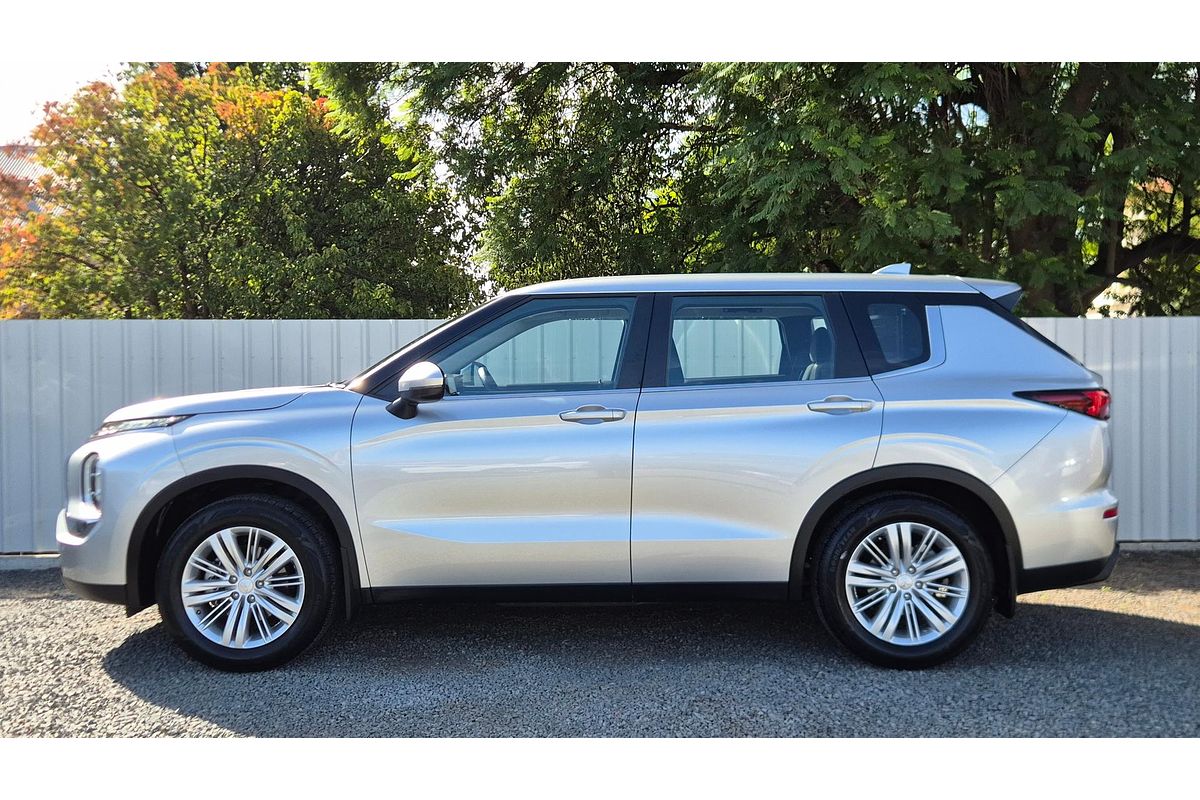 2024 Mitsubishi Outlander ES ZM