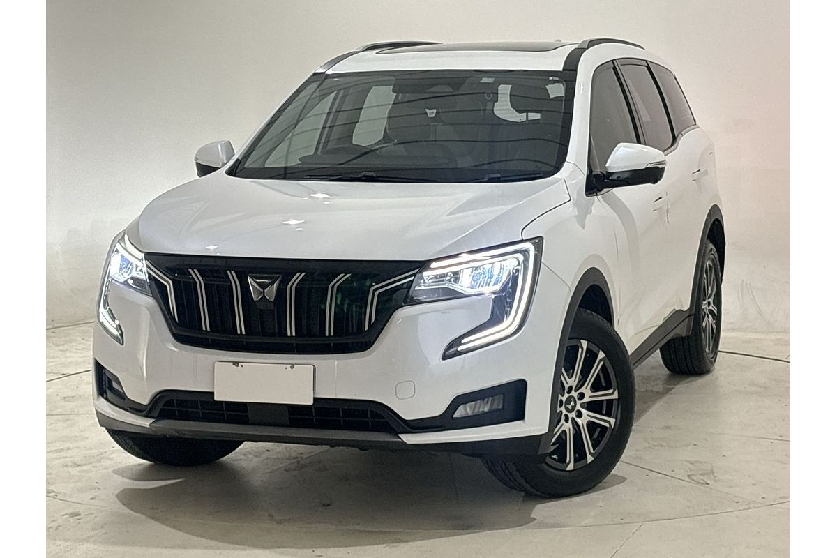 2023 Mahindra XUV700 AX7L