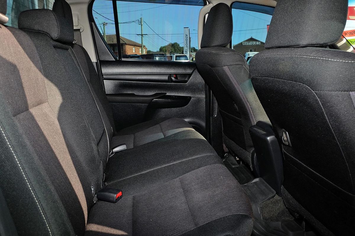 2016 Toyota Hilux SR GUN126R 4X4