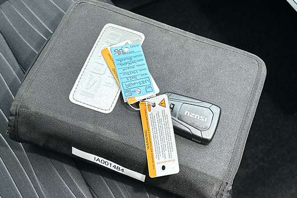 2023 Isuzu MU-X LS-U thumb-22