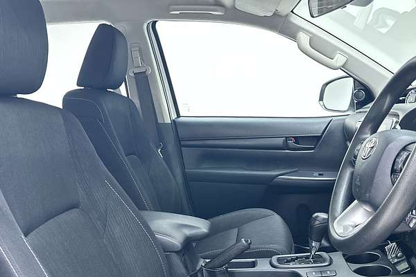 2022 Toyota Hilux SR GUN126R 4X4 thumb-11