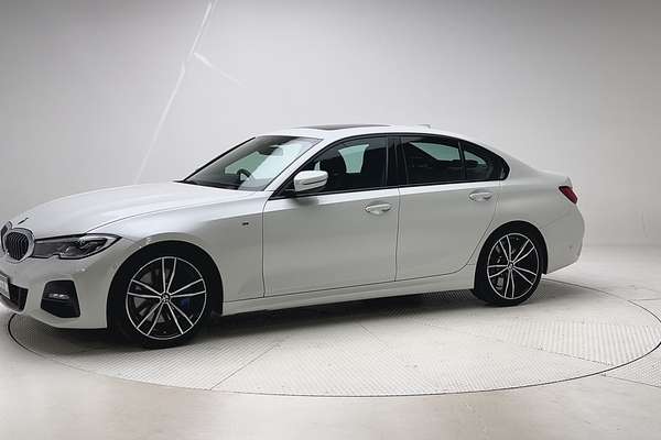 2022 BMW 3 Series 330i M Sport G20 thumb-3