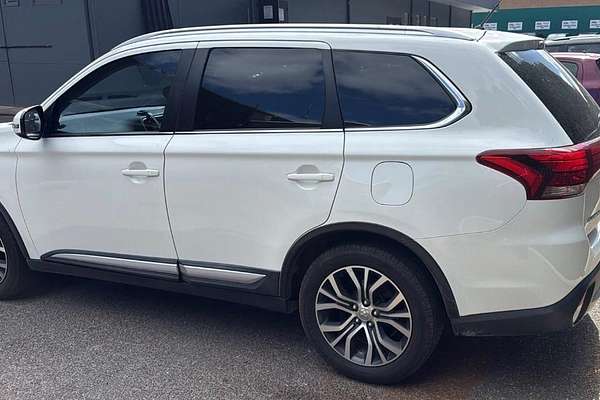 2015 Mitsubishi Outlander XLS ZK thumb-2