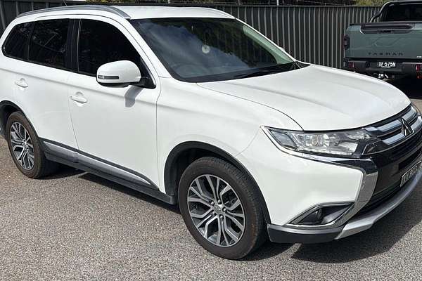 2015 Mitsubishi Outlander XLS ZK thumb-3