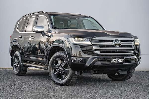 2022 Toyota Landcruiser Sahara FJA300R