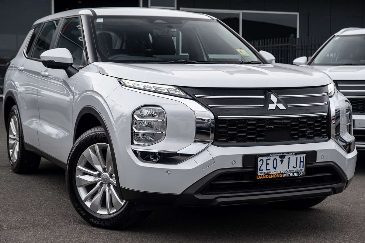 2025 Mitsubishi Outlander ES ZM