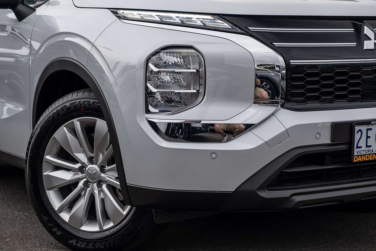 2025 Mitsubishi Outlander ES ZM
