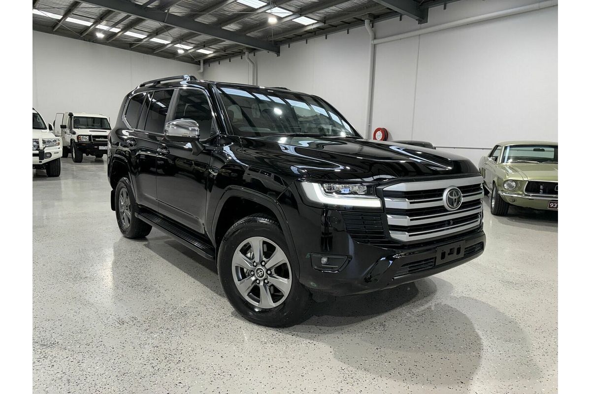 2023 Toyota Landcruiser Sahara FJA300R