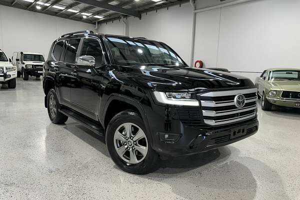 2023 Toyota Landcruiser Sahara FJA300R