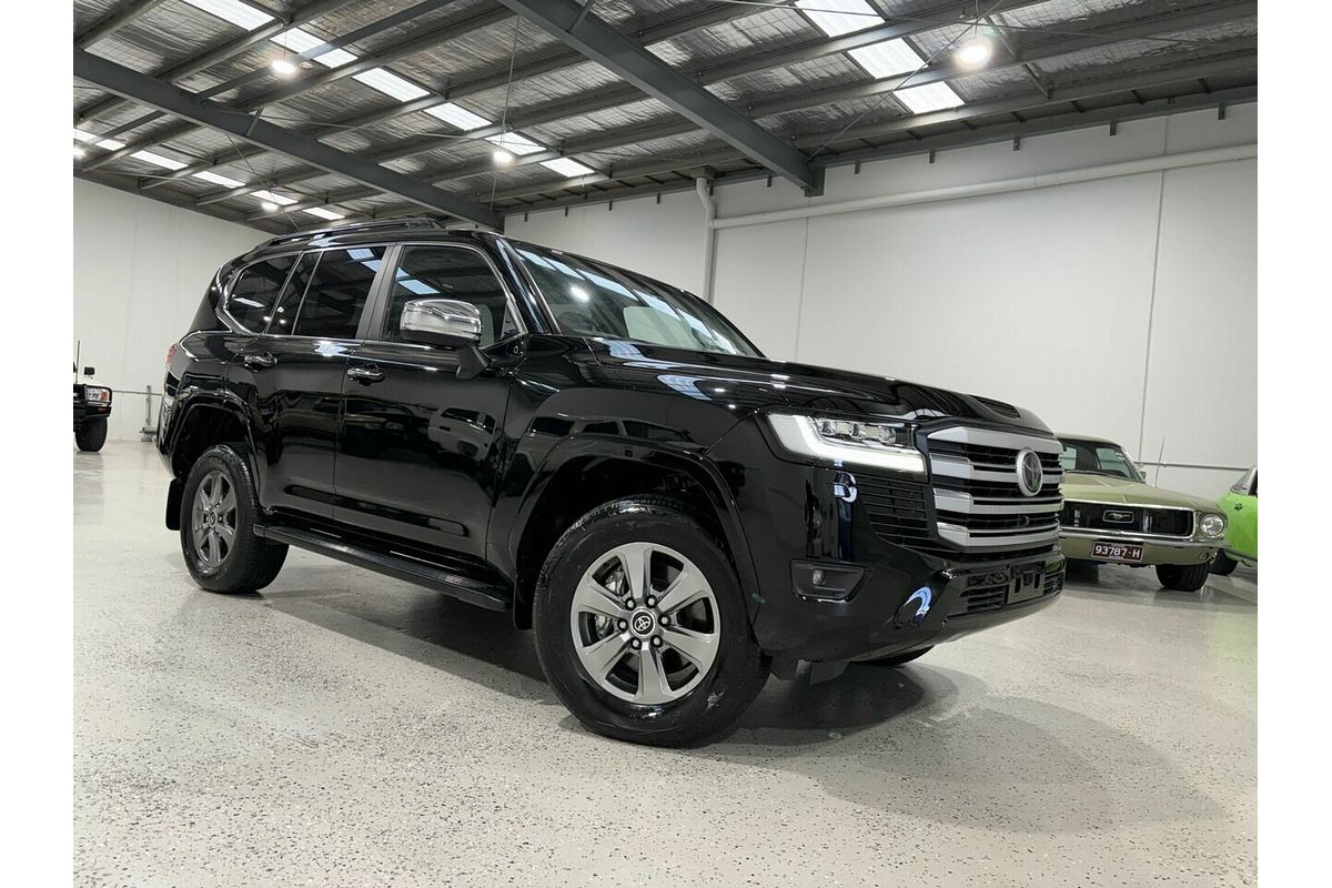 2023 Toyota Landcruiser Sahara FJA300R