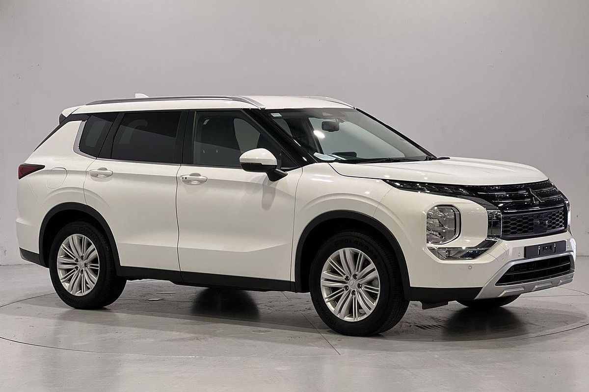 2024 Mitsubishi Outlander LS ZM