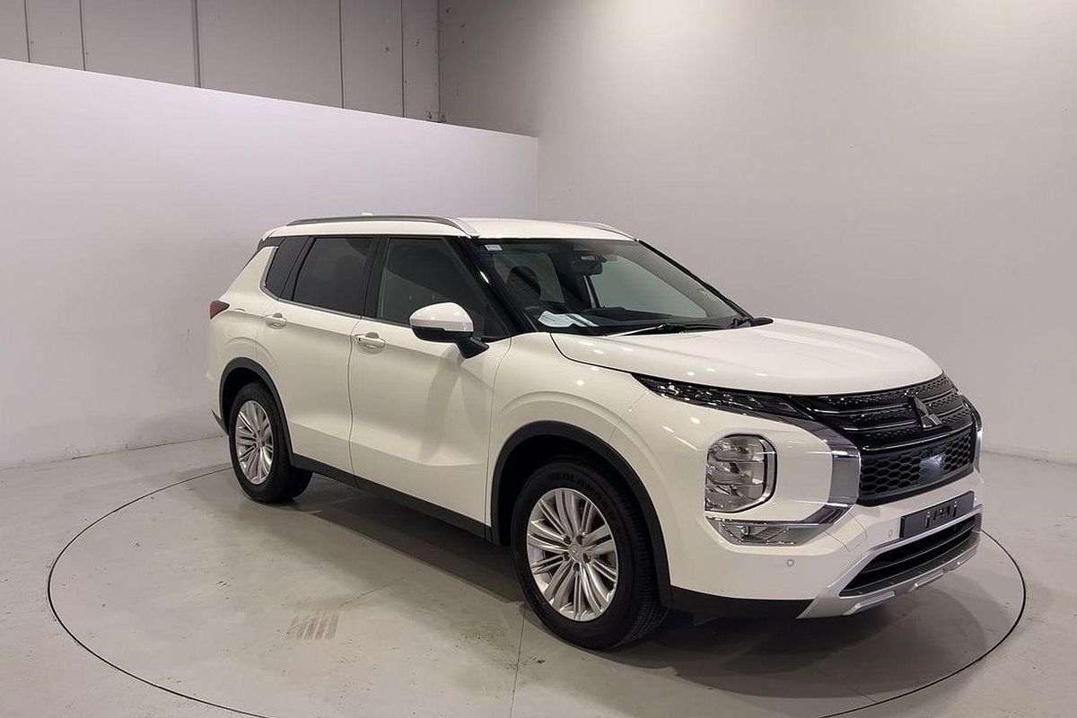 2024 Mitsubishi Outlander LS ZM