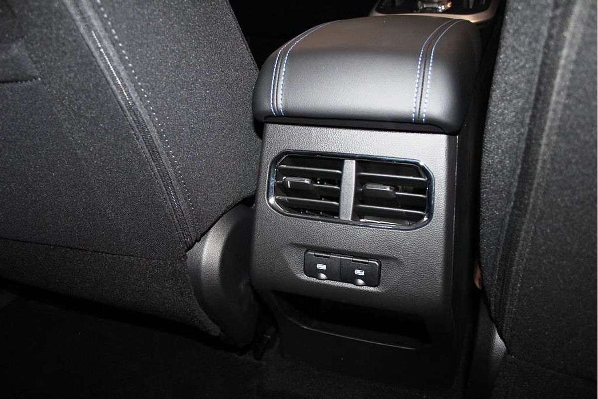 Jolion Facelift Premium Petrol Auto 4x2