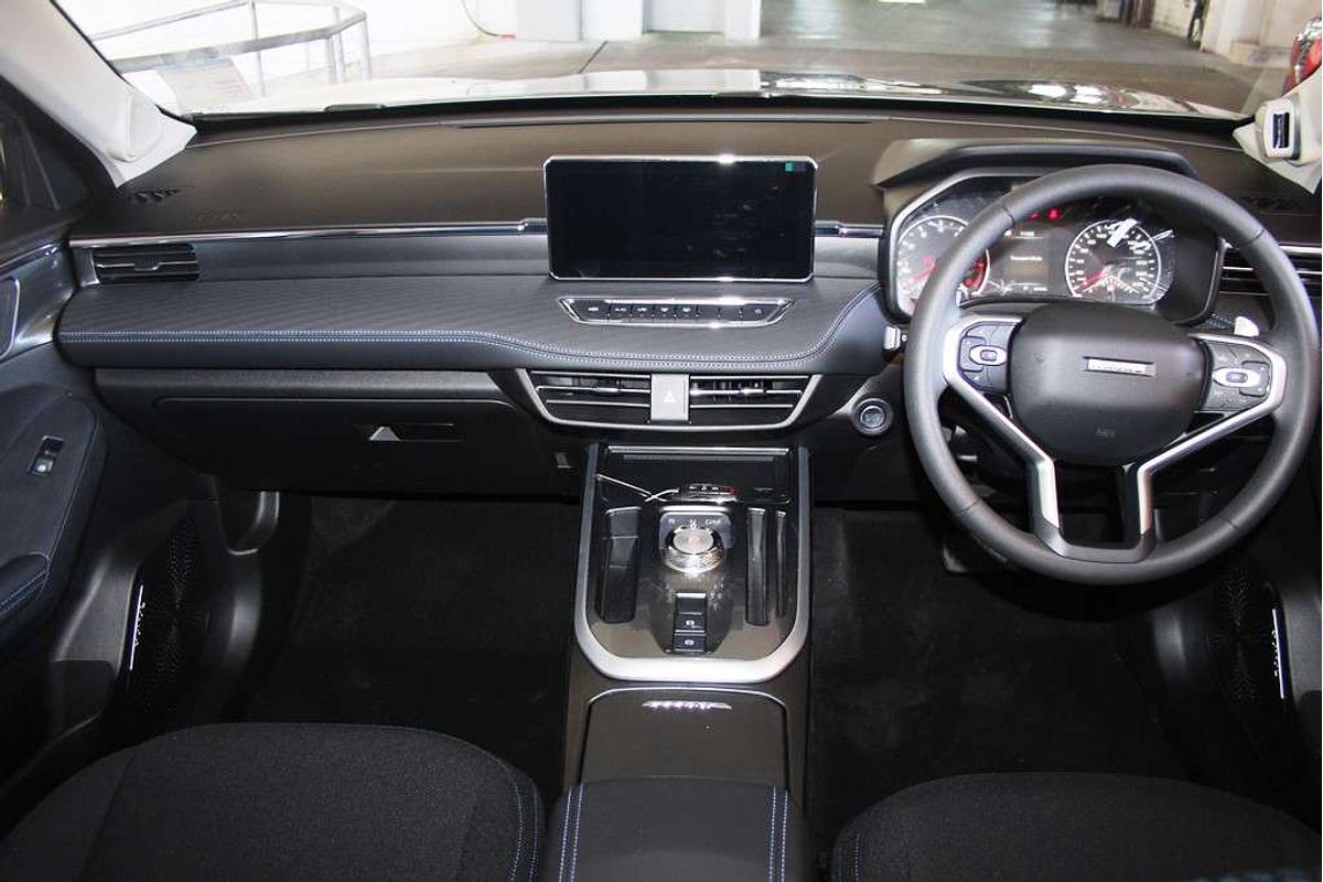 Jolion Facelift Premium Petrol Auto 4x2