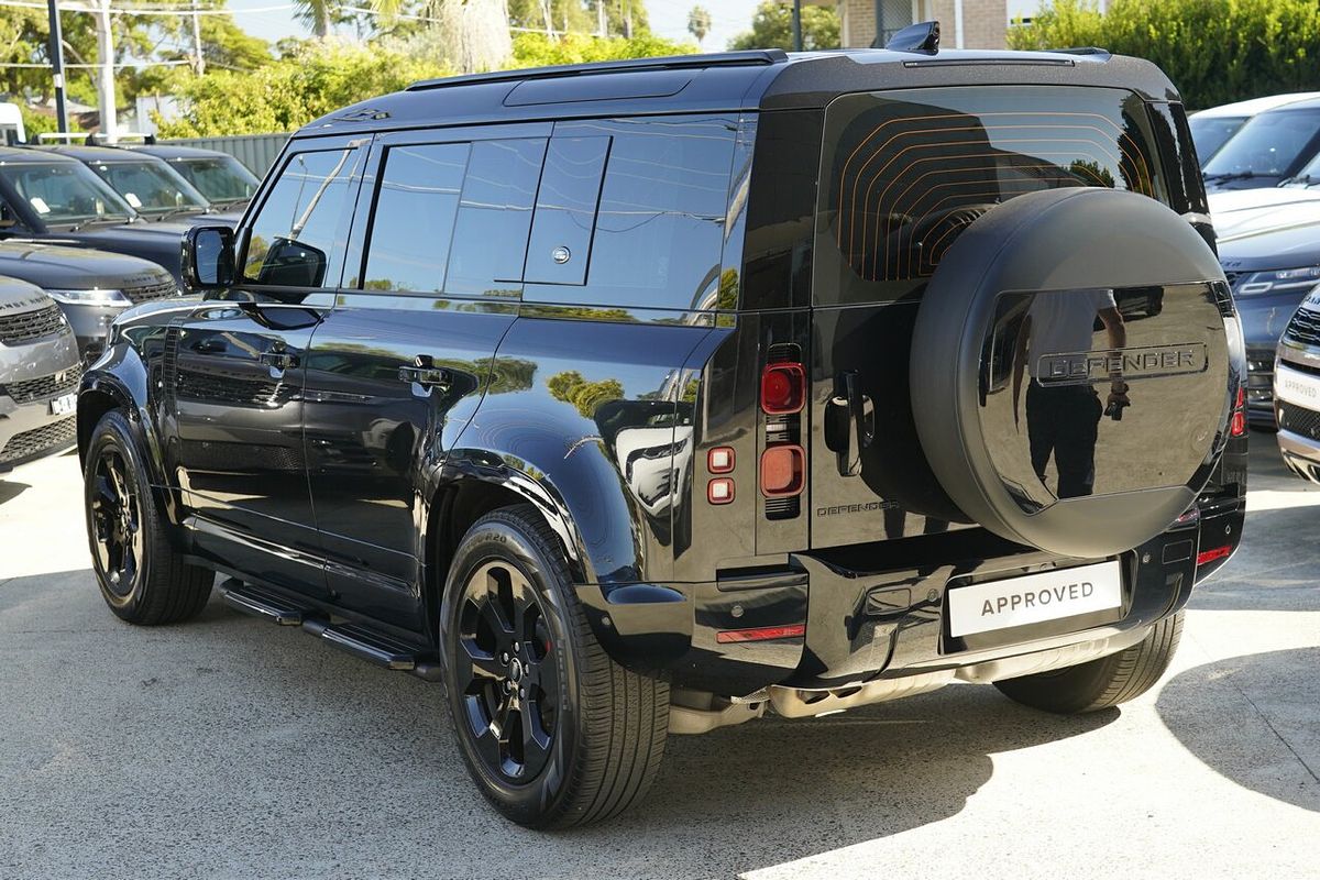 2022 Land Rover Defender 110 D300 SE L663