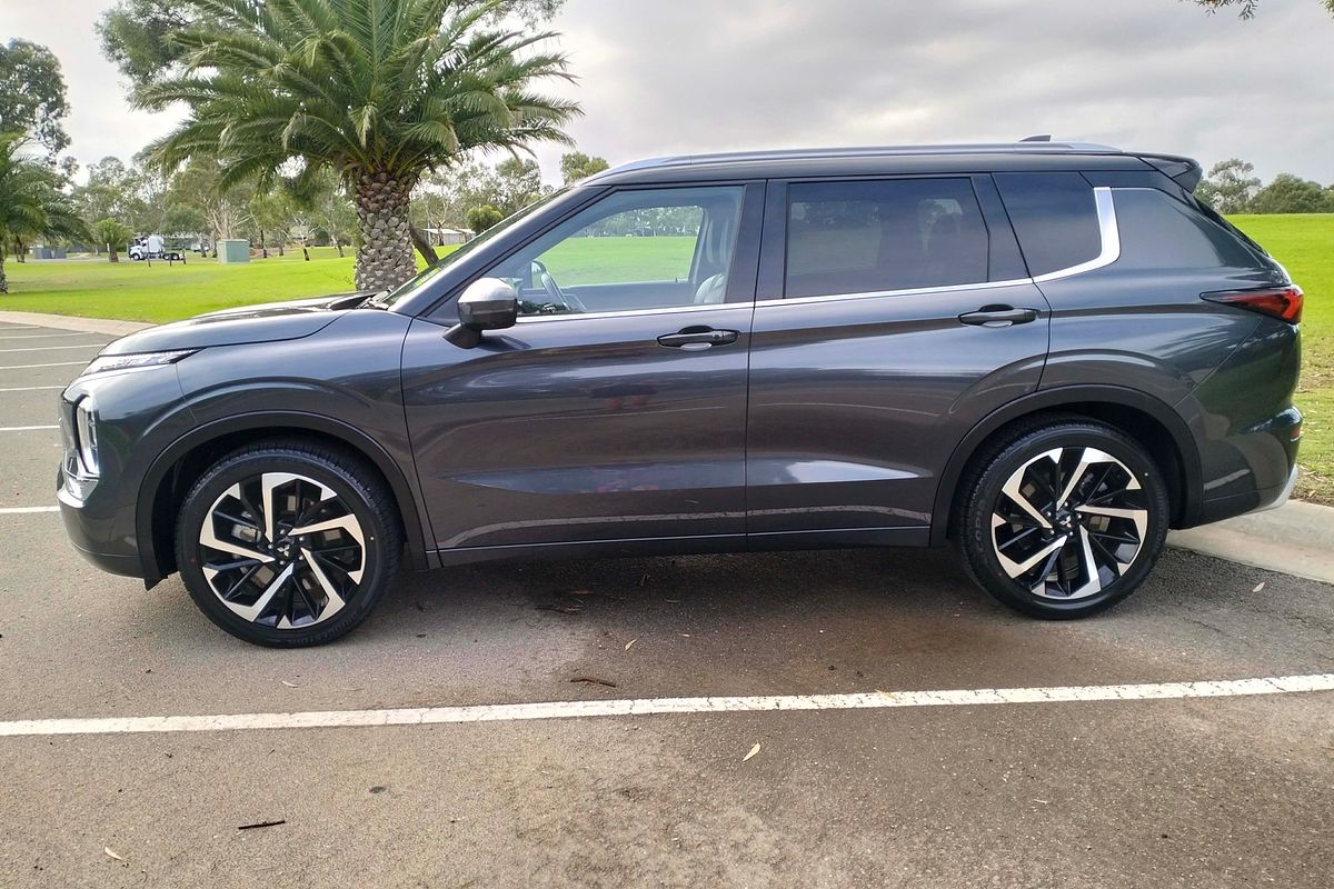 2024 Mitsubishi Outlander Exceed Tourer ZM