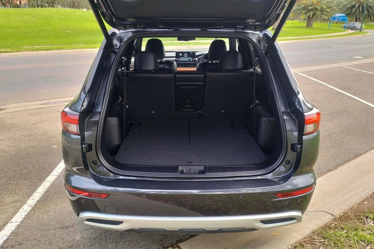 2024 Mitsubishi Outlander Exceed Tourer ZM