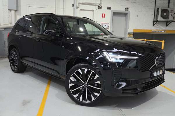 2025 Volvo XC90 Ultra B5 Dark