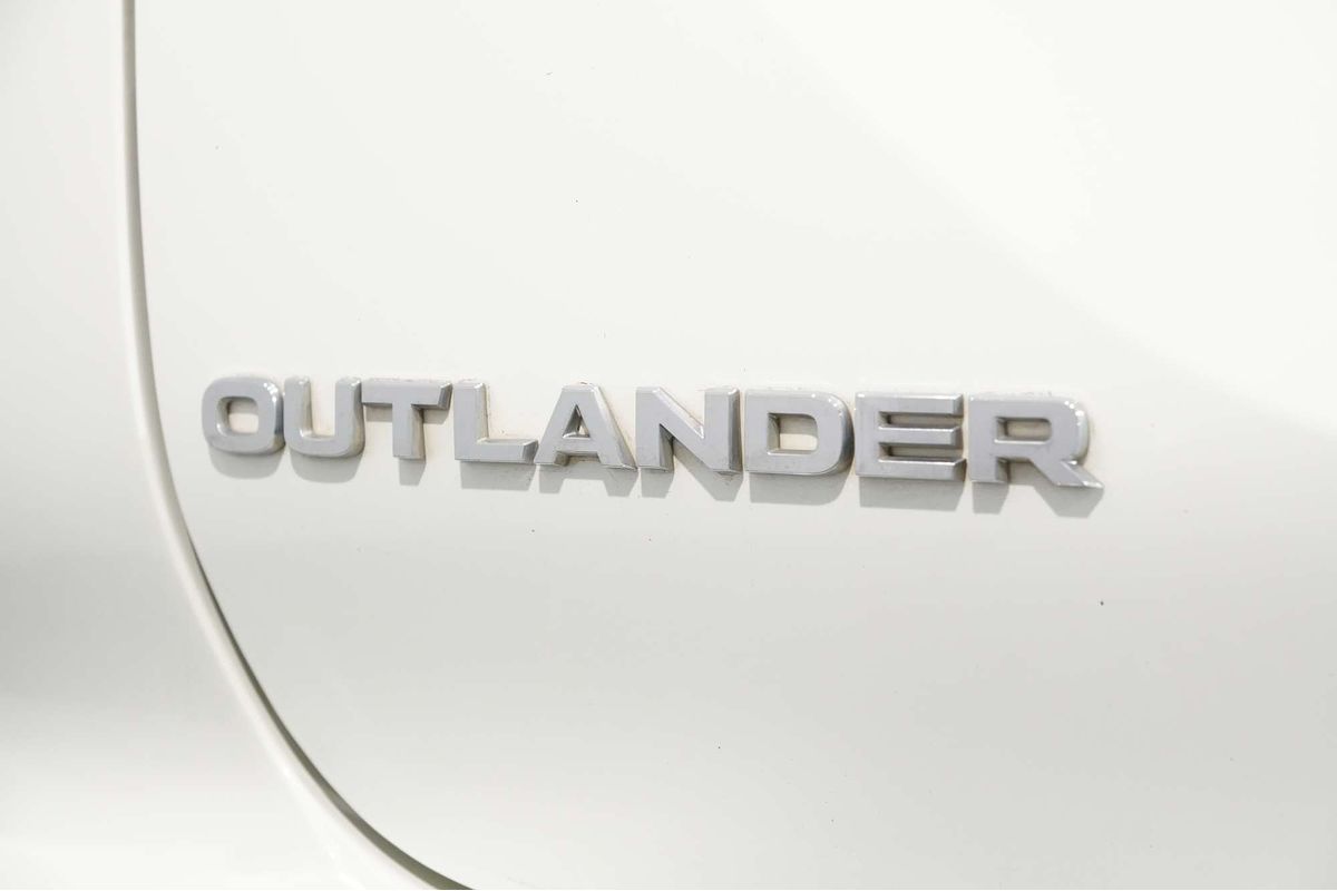 2024 Mitsubishi Outlander ES ZM