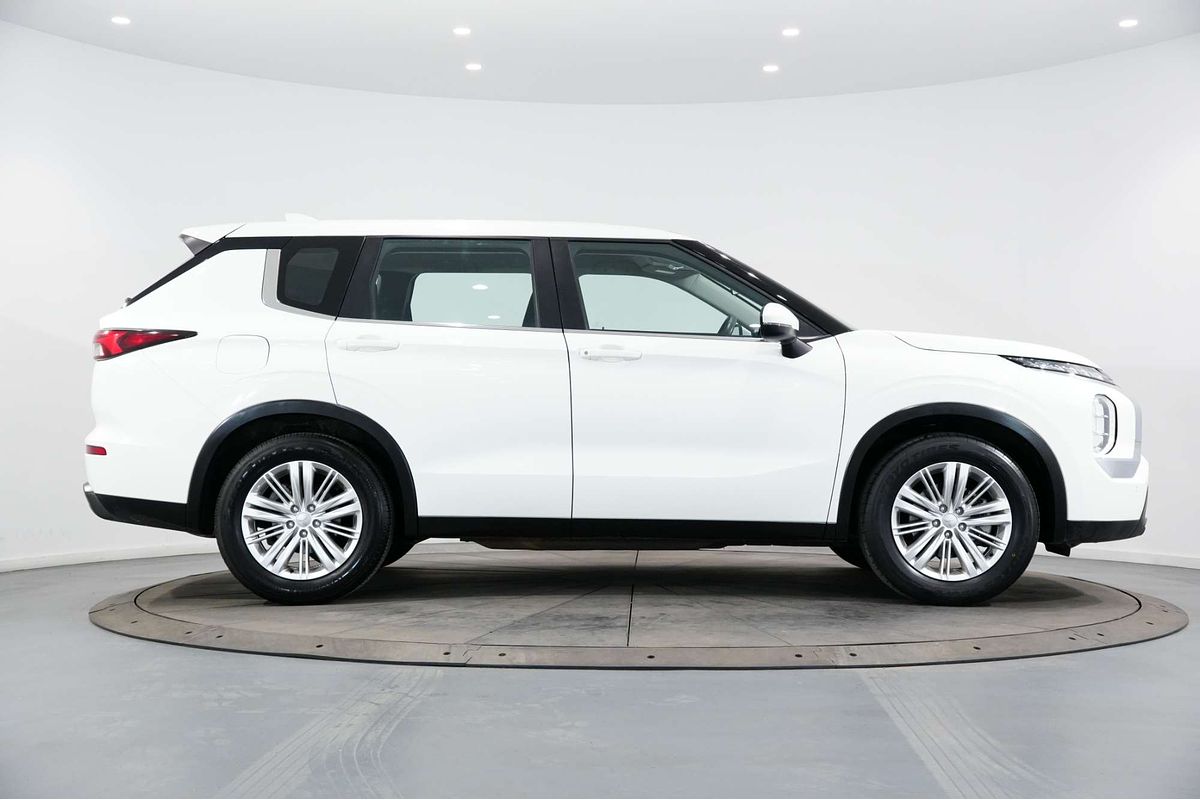 2024 Mitsubishi Outlander ES ZM