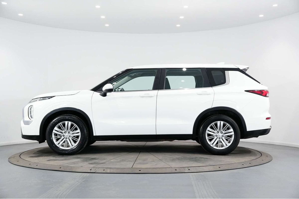 2024 Mitsubishi Outlander ES ZM