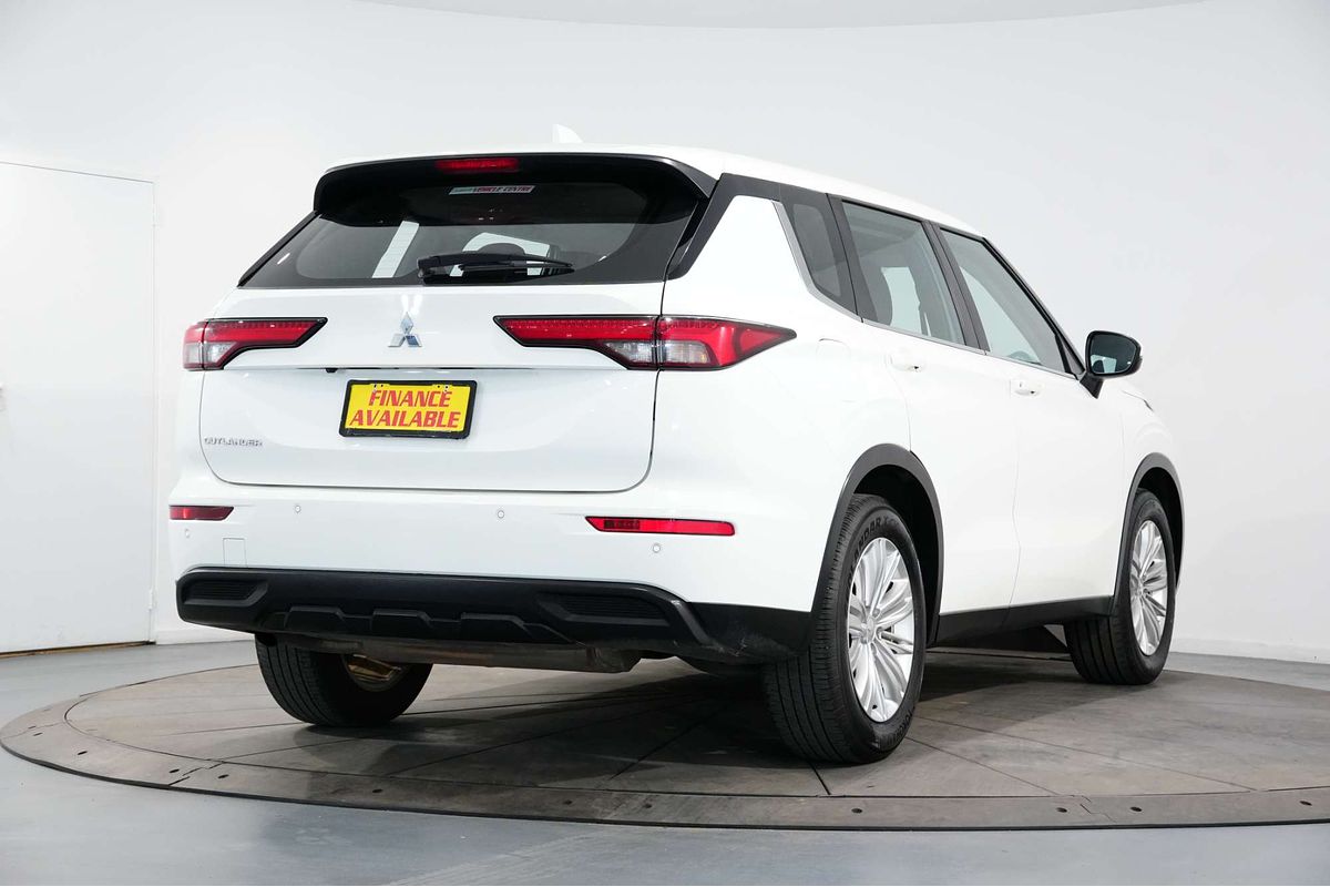 2024 Mitsubishi Outlander ES ZM