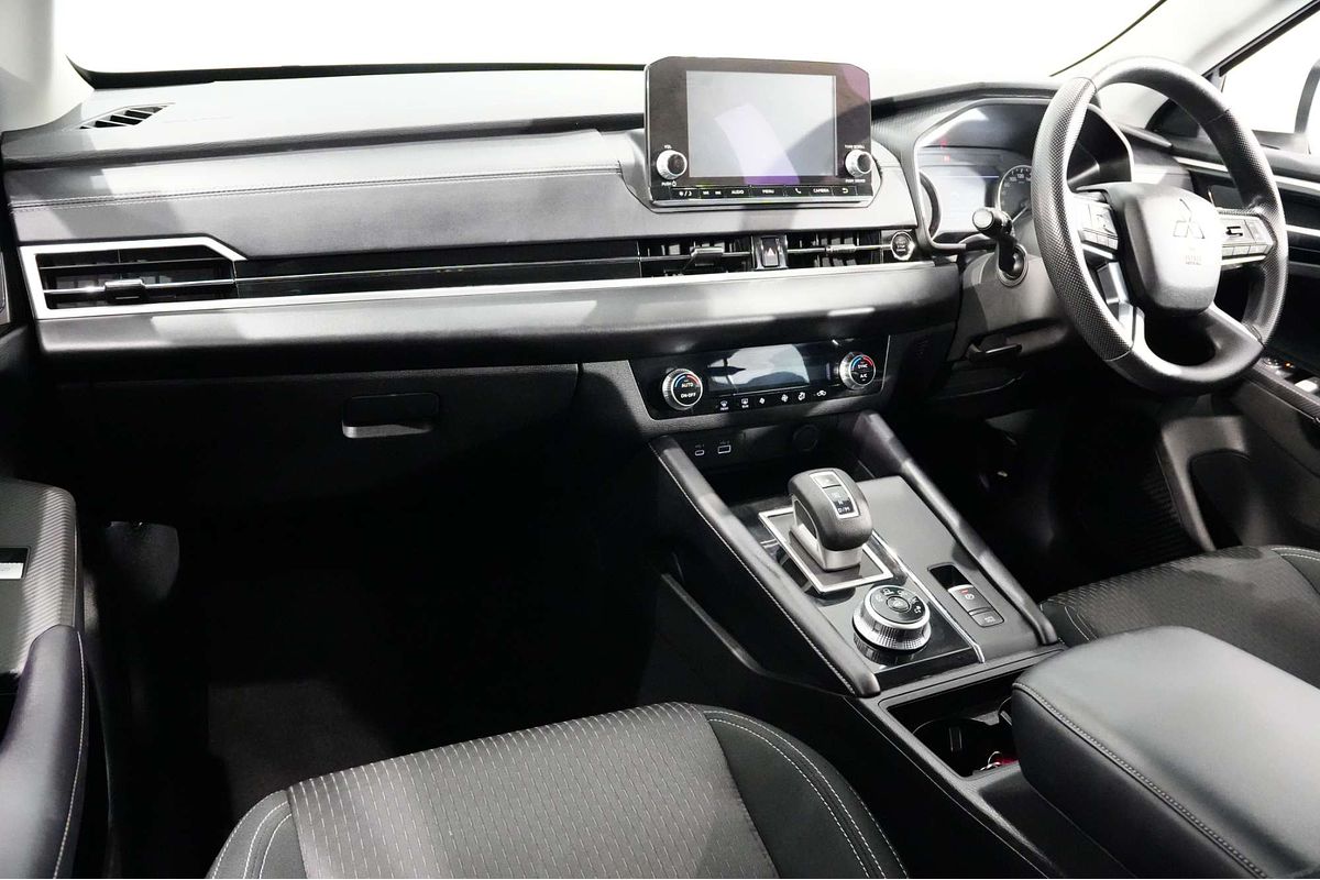 2024 Mitsubishi Outlander ES ZM