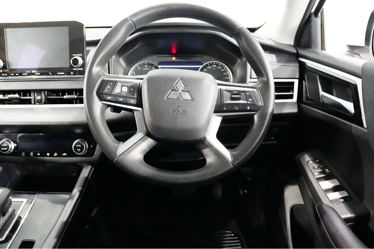 2024 Mitsubishi Outlander ES ZM