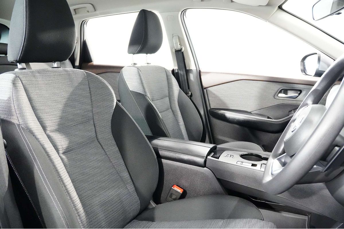 2025 Nissan X-TRAIL ST T33